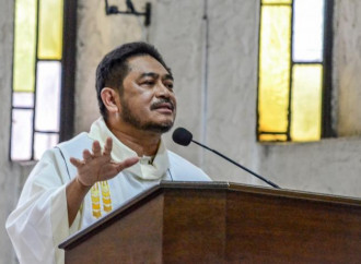 Padre Albert Alejo accusato di sequestro di persona