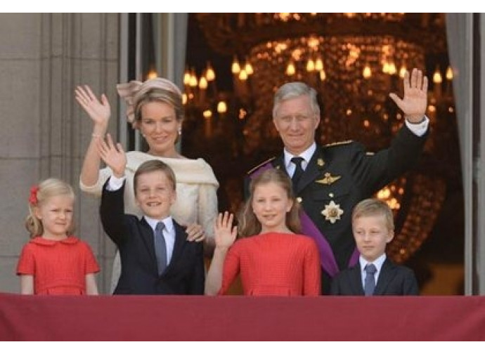 Re Filippo con la moglie Mathilde e i figli