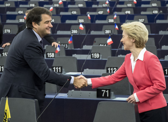 Raffaele Fitto e Ursula von der Leyen (la Presse)