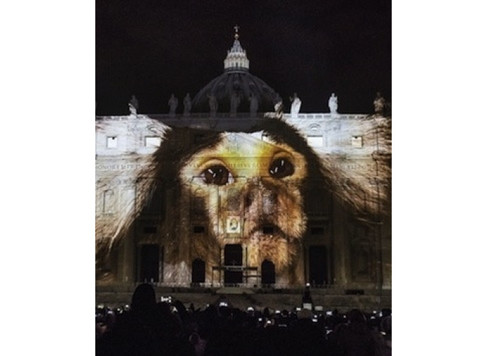 San Pietro illuminata dalle immagini di animali