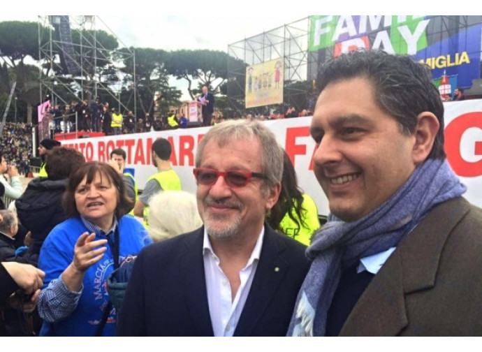 Da sinistra: il governatore della Regione Lombardia Roberto Maroni (Lega) e quello della Liguria Giovanni Toti (Forza Italia) al Family Day 