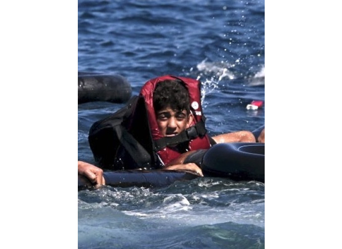 La Nato nel mar Egeo per salvare i profughi