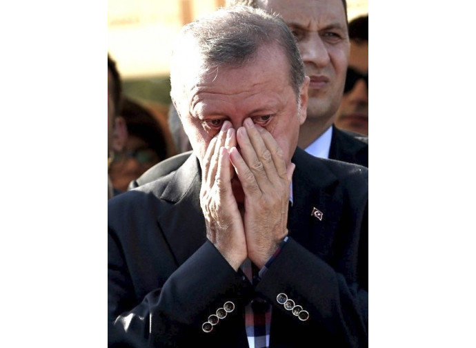 Erdogan ai funerali del ministro ucciso dai golpisti