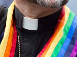 Benedizione coppia gay, le bugie del cardinale Zuppi