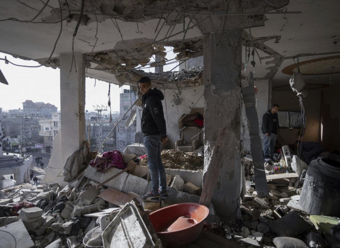 Gaza, dopo un bombardamento (La Presse)