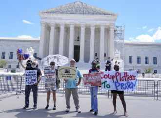 Giustizialisti americani protestano per la decisione della Corte Suprema su Trump