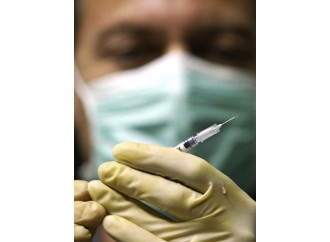Guerra sui vaccini: meglio prevenire che punire