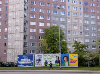 Germania e poster elettorali sulla casa (AP)