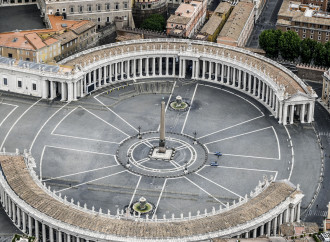 La regina, l’artista e l’abbraccio del colonnato del Bernini