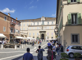 Dopo 12 anni il Papa ritorna castellano