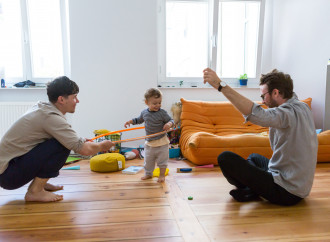 Genitorialità condivisa, l’escamotage per dare figli ai gay