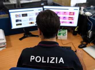 La denuncia di Meter: i pedofili usano l'IA per spogliare i bambini