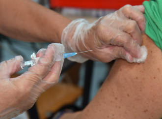 Vaccini, perché il report Aifa sottostima le reazioni avverse