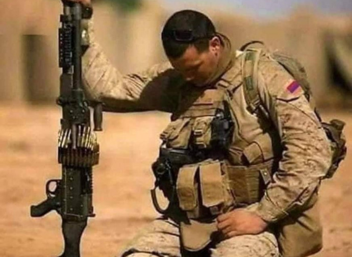 Soldato in preghiera