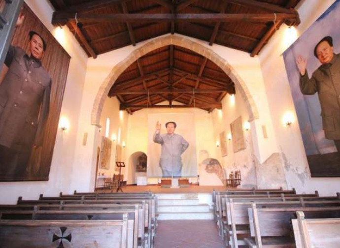 Gigantografie di Mao Tse-Tung in una chiese del frusinate