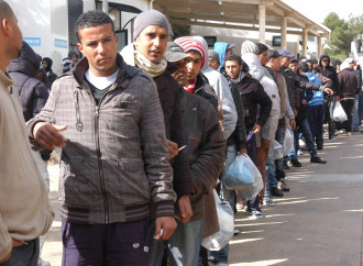 «Non fuggono da guerre, non devono arrivare in Libia»