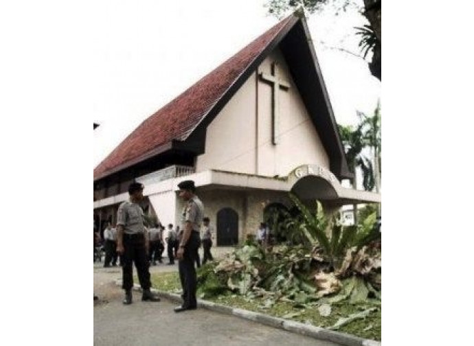 Una chiesa in Indonesia presidiata dai militari