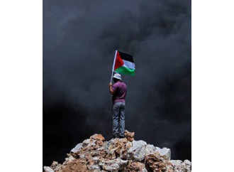 Israele si incendia, ma i riflettori si spengono