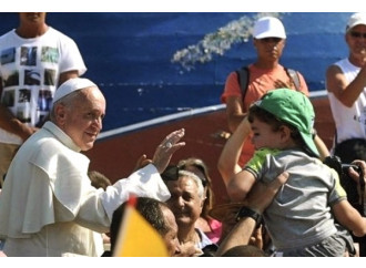 Il Papa chiede più accoglienza, ma «gli immigrati 
rispettino le tradizioni e le leggi di chi li ospita»