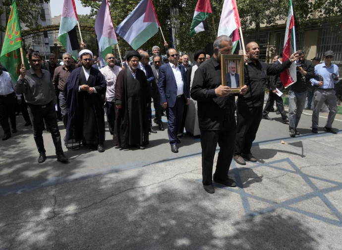 Teheran, protesta per l'uccisione di Haniyeh (La Presse)