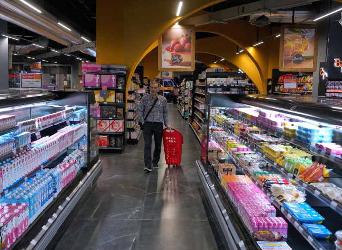 Iran, supermarket pieni, ma le sanzioni sono in arrivo (La Presse) Iran, supermarket pieni, ma le sanzioni sono in arrivo (La Presse)