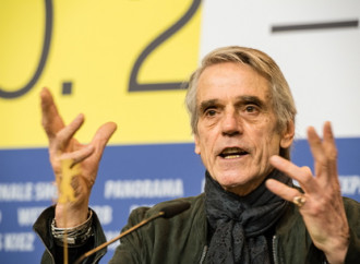Jeremy Irons fa dietrofront sulle "nozze" gay