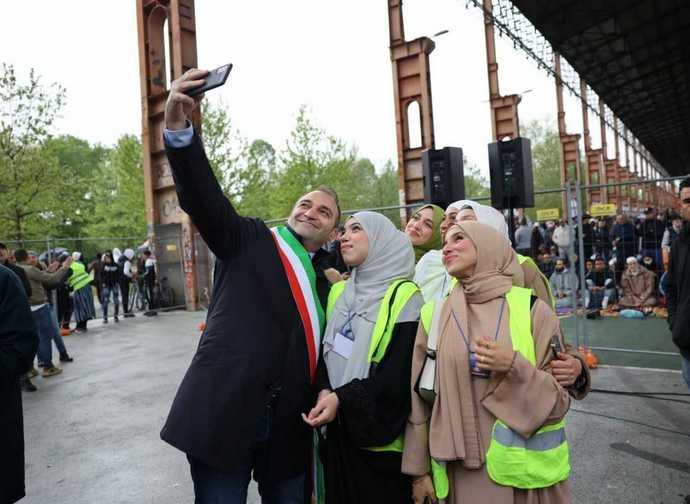 Il sindaco di Torino Lo Russo alla festa di fine Ramadan