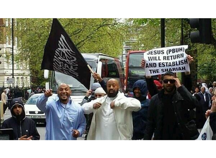 Manifestanti radicali islamici a Londra