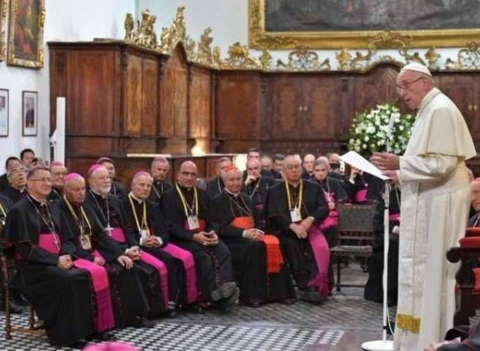 Il Papa con i vescovi cileni