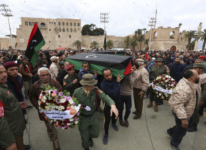 I funerali a Tripoli delle vittime del raid all'accademia militare di Tripoli