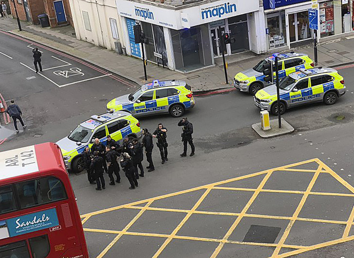 Londra, polizia sulla scena dell'attentato