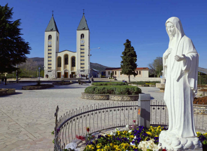 Madonna di Medjugorje e chiesa di San Giacomo