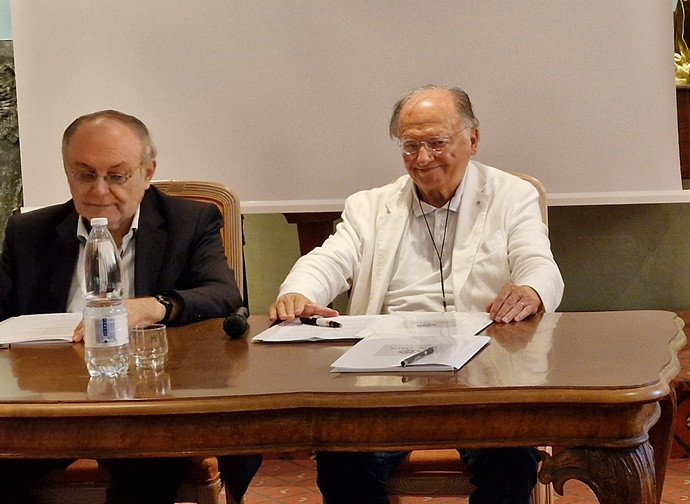 Mauro Marabini (a destra) con il moderatore Armando Torno