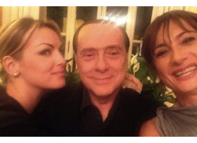 Da sinistra: Pascale, Berlusconi e Luxuria