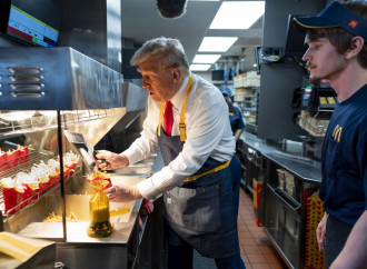 Trump frigge patatine al McDonald's, ma i media liberal non ridono