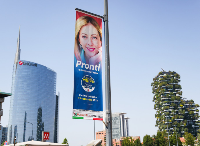 Meloni, poster elettorali a Milano