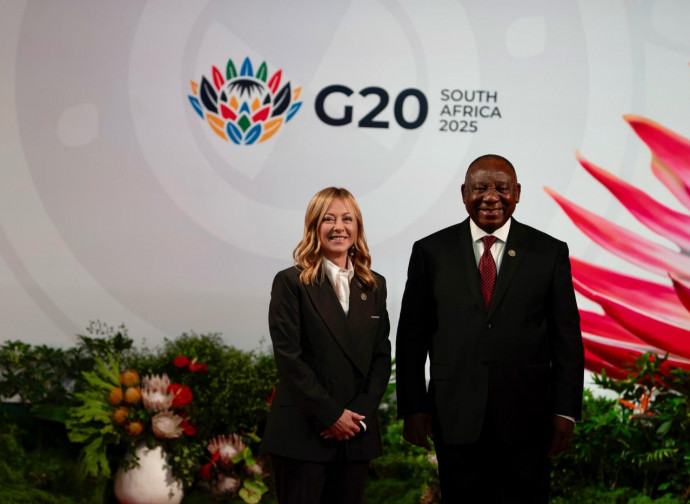 Giorgia Meloni con Cyril Ramaphosa (La Presse)