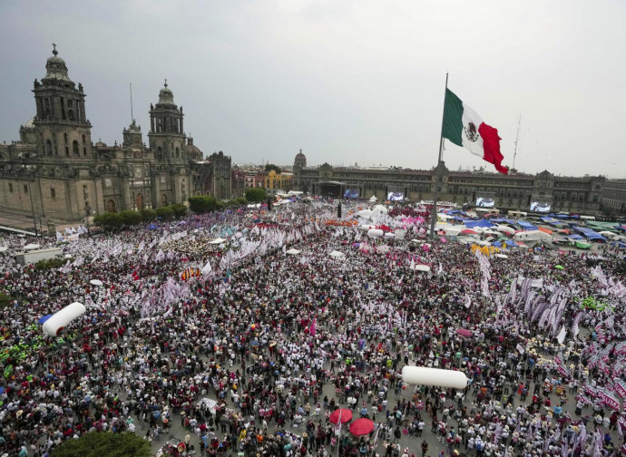 Città del Messico, moltitudini in piazza per la fine della campagna elettorale (La Presse)