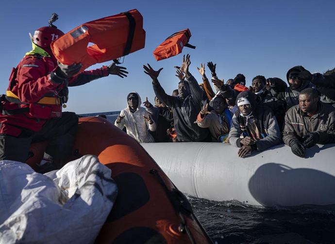Card. Zuppi: salvare la vita di chi rischia di morire nel Mediterraneo è  la legge del mare, è la legge dell'umanità, per le quali non ci sono  deroghe (I.Smirnova) - FarodiRoma