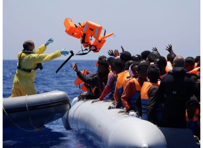 Immigrati soccorsi in mare