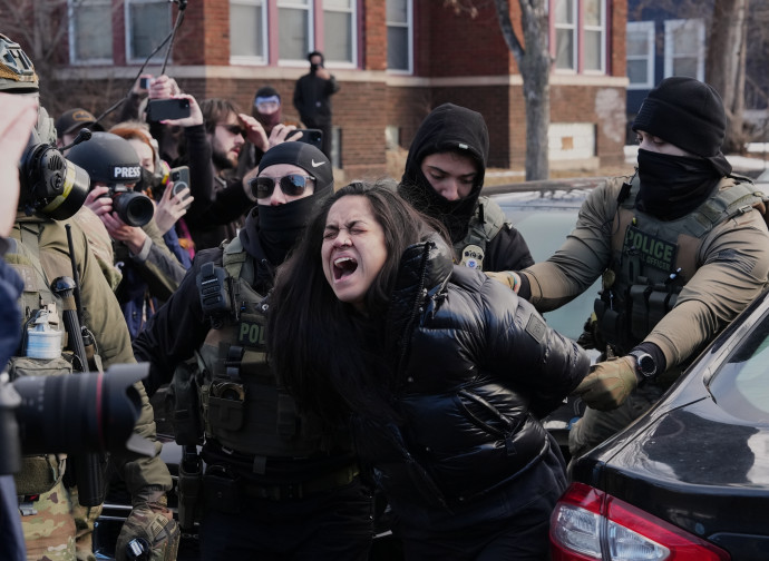 Minneapolis, protesta e arresti (AP)