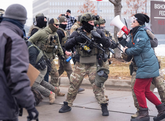 Minneapolis, protesta contro la polizia di frontiera (AP)