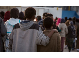 Quei bambini "irreperibili" venuti dall'Africa
La legge sui minori immigrati non accompagnati