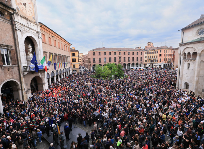 Modena, piazza piena "contro la violenza" (La Presse)