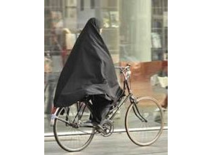 Musulmana in bicicletta