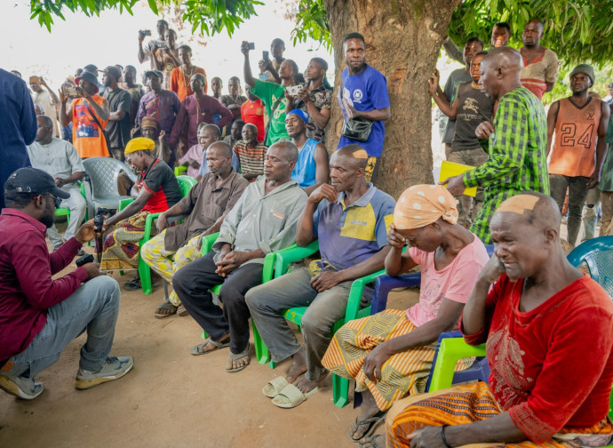 Incontro fra i cittadini dello Stato di Kaduna dopo il rapimento di massa a Kurmin Wali (AP)