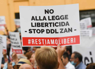 Milano, in piazza contro il Ddl Zan
