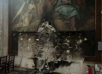 Attacchi anticristiani, un'altra Notre Dame a fuoco a Parigi