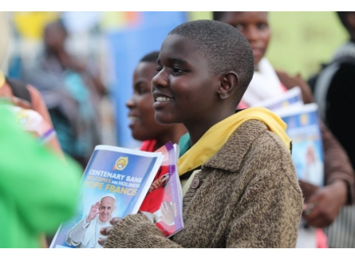 Giovane ugandese alla messa del Papa