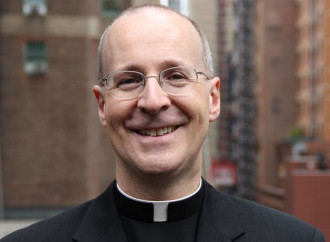 Padre Martin: il Catechismo spinge al suicidio i giovani gay